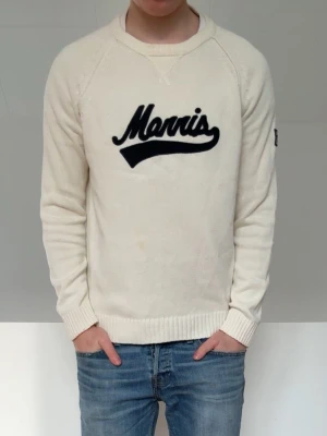 Vit Morris tröja - Säljer en vit stickad tröja ifrån Morris. Tröjan är i bra skick. Tröjan är i strl S och hör gärna av er vid frågor elr funderingar!!