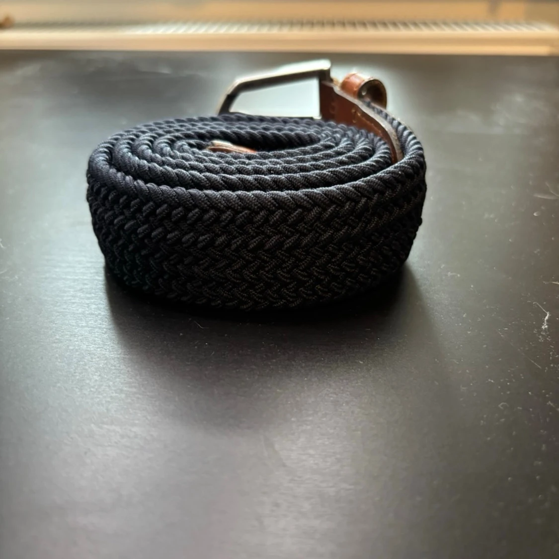 Mörkblått flätat bälte  - 2