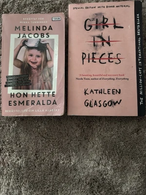 Böcker - Två böcker för 60 kronor! Vill man ha en av böckerna så kostar 1 st bok 50 kronor på just dessa två! Pris går att diskutera! Fler böcker längre ner i mitt flöde💕60 kronor= två st.     50 kronor= en st