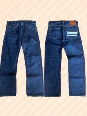 Momotaro jeans  - 📍Nästan oanvända så du kan bygga dina egna fades!  📍Fråga gärna frågor!  📍Fraktas inom 48h om inget annat sägs!  📍Mått: midja: 36cm längd: 90 innerben: 66cm lår: 22cm benöppning: 18cm  Måtten kan variera 1cm+-