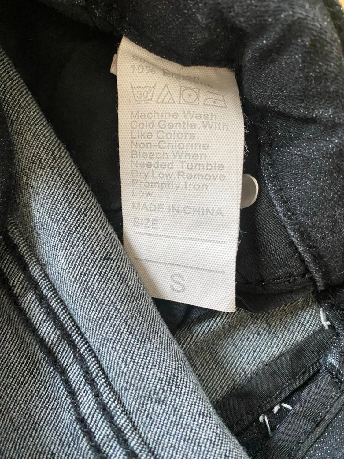 Svarta straight leg jeans med färgstänk - 2