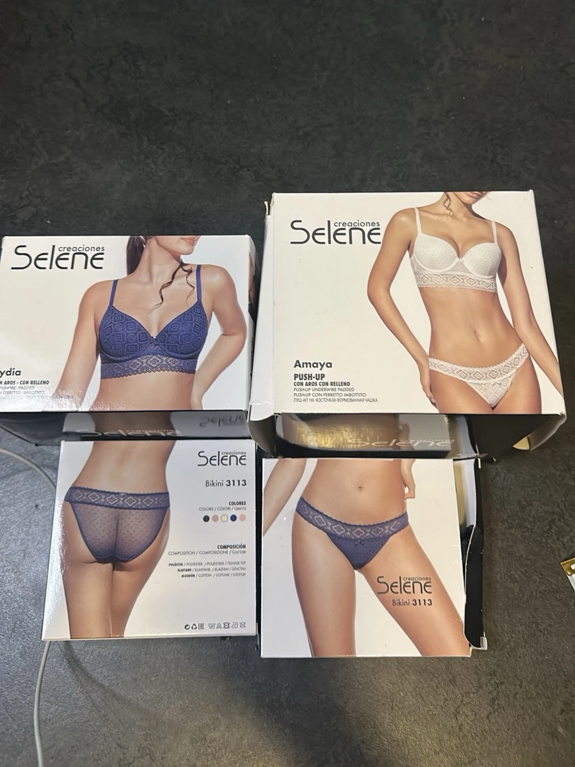 Selene spetsiga underklädesset