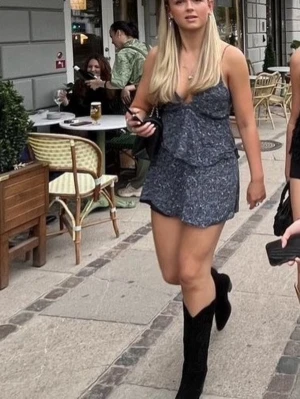 Zara mönstrat sett topp kjol (klänning) - Säljer detta ser toppen är storlek S och kjolen är L ❤️ blir som en klänning 