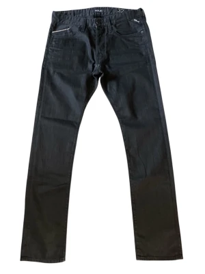 Replay jeans - Ett par schyssta Replay jeans i mycket fint skick. Passar perfekt till det mesta och de är av hög kvalitet. Storleken är W32 L34!