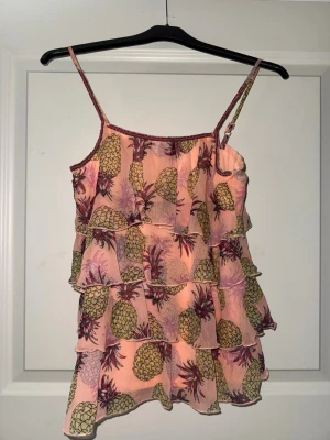 Ananas topp - Ananas topp från Lindex, barn storlek, men passar en Xs. 
