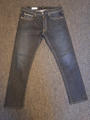Replay Grover W36 - Mörkblå Reply Grover hyperflex i väldigt fint skick.