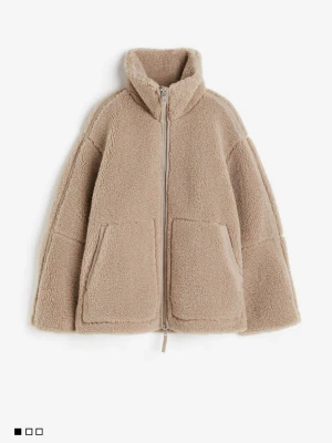 Pilejacka med dragkedja - Jätte snygg vår,höst teddy jacka från hm, aldrig använt!! Nypris 549kr, mitt pris 299kr💞 