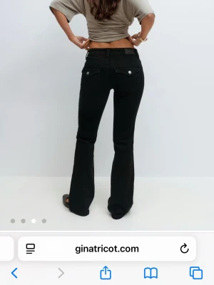 Gina jeans - Säljer mina gina jeans i modellen bootcut. Jag säljer de för att jag ångra mig att jag köpte svarta men annars är de helt nya!.