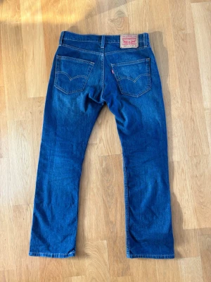 Levi's 527 bootcut - Bra skick, storlek 30x30, kom gärna med frågor eller funderingar!