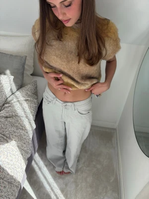 Gråa jeans  - Gråa low waist jeans. Storlek 36 !!