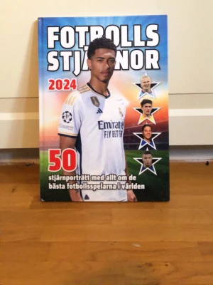 Fotbollsstjärnor 2024 - En bok om fotboll. Lättläst och rolig för fotbollsälskare! 
