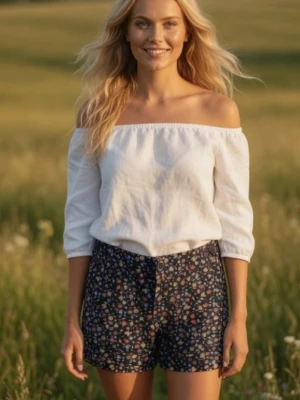 Helt NYA och oanvända blommiga korta shorts, Strlk: 32 / XS. Cubus. - Helt NYA och oanvända blommiga korta shorts, Strlk: 32 / XS, från Cubus. Material: Bomull. Har fickor fram och bak. Stängs med dragkedja och knapp. Helt felfria.