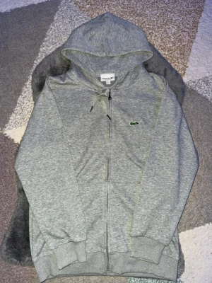 Grå zip-hoodie från Lacoste - Helt ny Lacoste hoodie