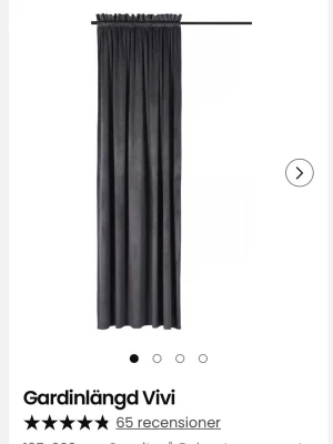 Grå sammetsgardiner - Gardinlängd vivi från rusta. Tvättade inför försäljning och i superfint skick, hittar inga skavanker. Ordinarie pris är 199kr för 1-pack, ett par säljes för 100kr, storleken är 135x220cm. 