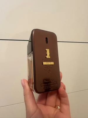 Paco Rabanne 1 Million Parfym -  Paco Rabanne, 1 Million. Flaskan är använd lite men har mycket kvar.