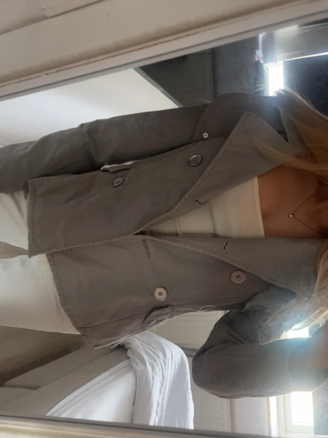 Grå kavaj med stora knappar - 1