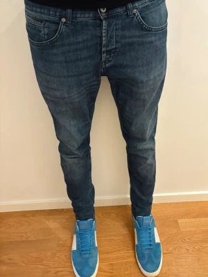 Dondup jeans - Säljer dessa tvär feta dondup jeans | Modell: George | Storlek: 34 | Mycket bra skick | Hör av dig vid minsta fråga eller fundering 