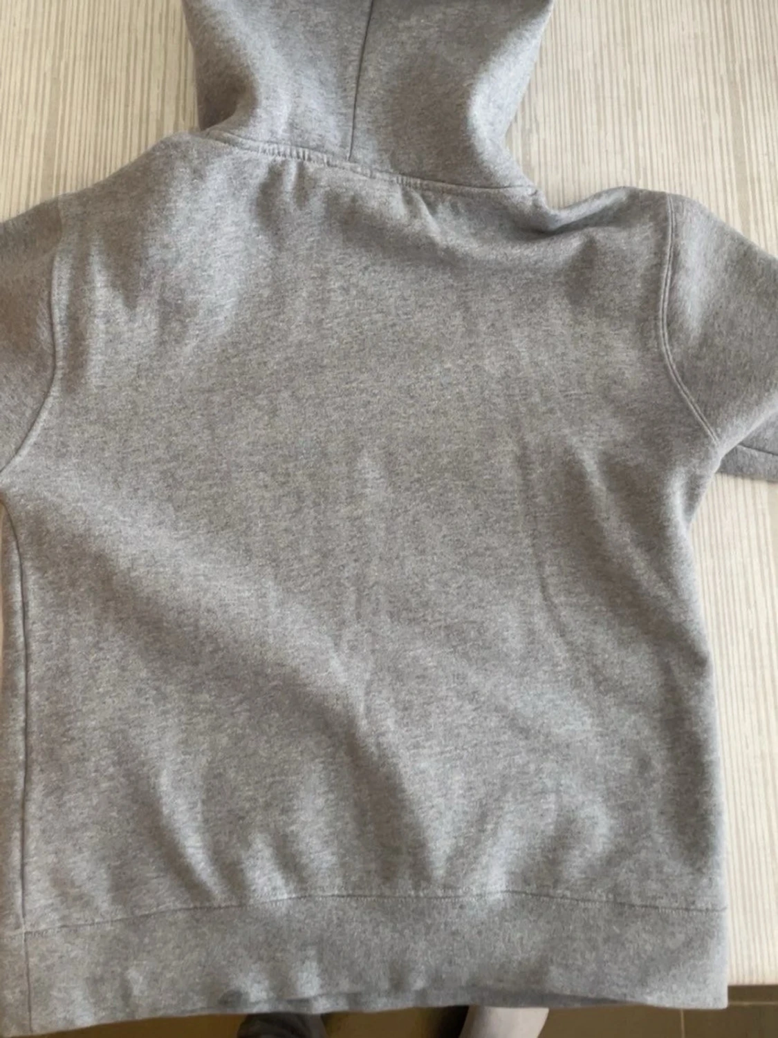 Grå hoodie syna world - 1