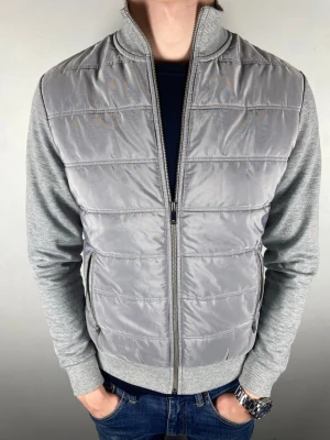 Reiss cardigan - Size S | Mycket bra skick | Modellen är 184, 74 kg | Hör av dig vid frågor!