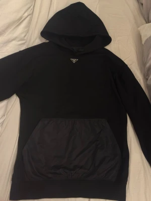 Prada nylon hoodie - Jätte fin passar både S och m