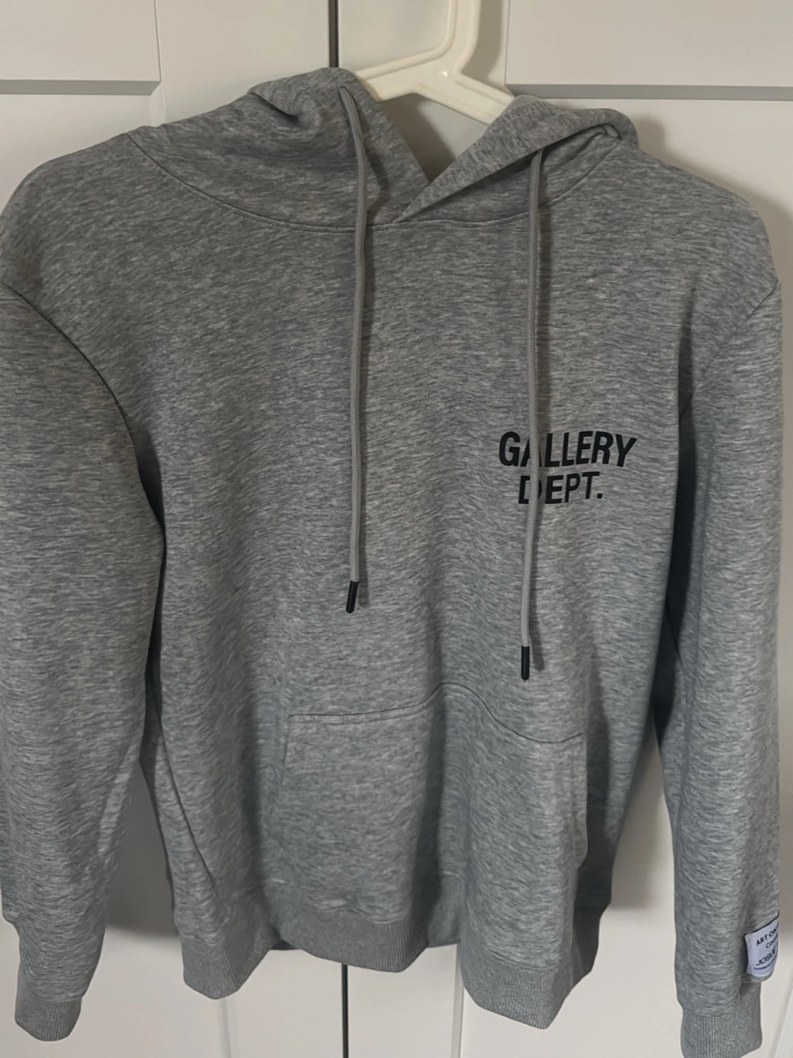 Grå hoodie från Gallery Dept.
