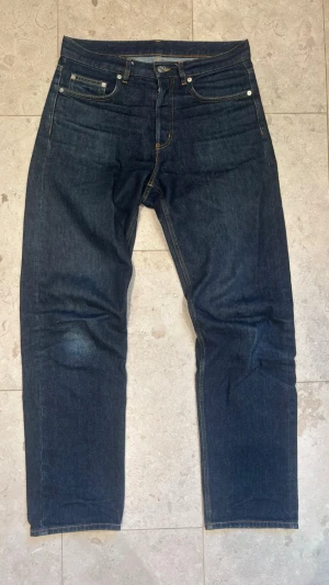 Vintage jeans  - W29 L32  Midjemått : 42cm Benöppning : 20cm Totallängd : 106