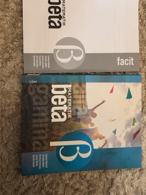 Beta matematik bok 6an  - Matteboken från 6an! Kommer även med ett facit till hela boken! Helt ny, köpte förra året för ca 399kr. 