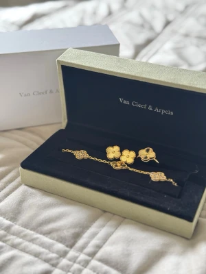 VCA set  - Örhänge armband och ring 