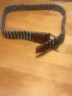 Svart vitt bälte  - Helt nytt 102cm!