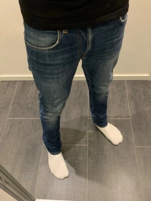 Nudie Jeans Lean Dean Faded - Säljer dessa skitsnygga jeans från nudie I lean dean modell strl 31/32, schysst fade och perfekt till allt. Midjan kan även passa w30. Skriv gärna vid intresse!