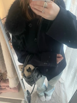 Meotine liknande jacka - Säljer denna kappa från Gina tricot då den inte används längre💕 