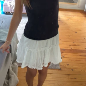 Volangkjol - Supersöt volangkjol i nyskick, perfekt till sommaren!💕