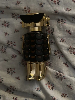 Paco rabanne parfym fame - 50 ml, 45 ml kvar så nästan helt ny. Den heter Fame 