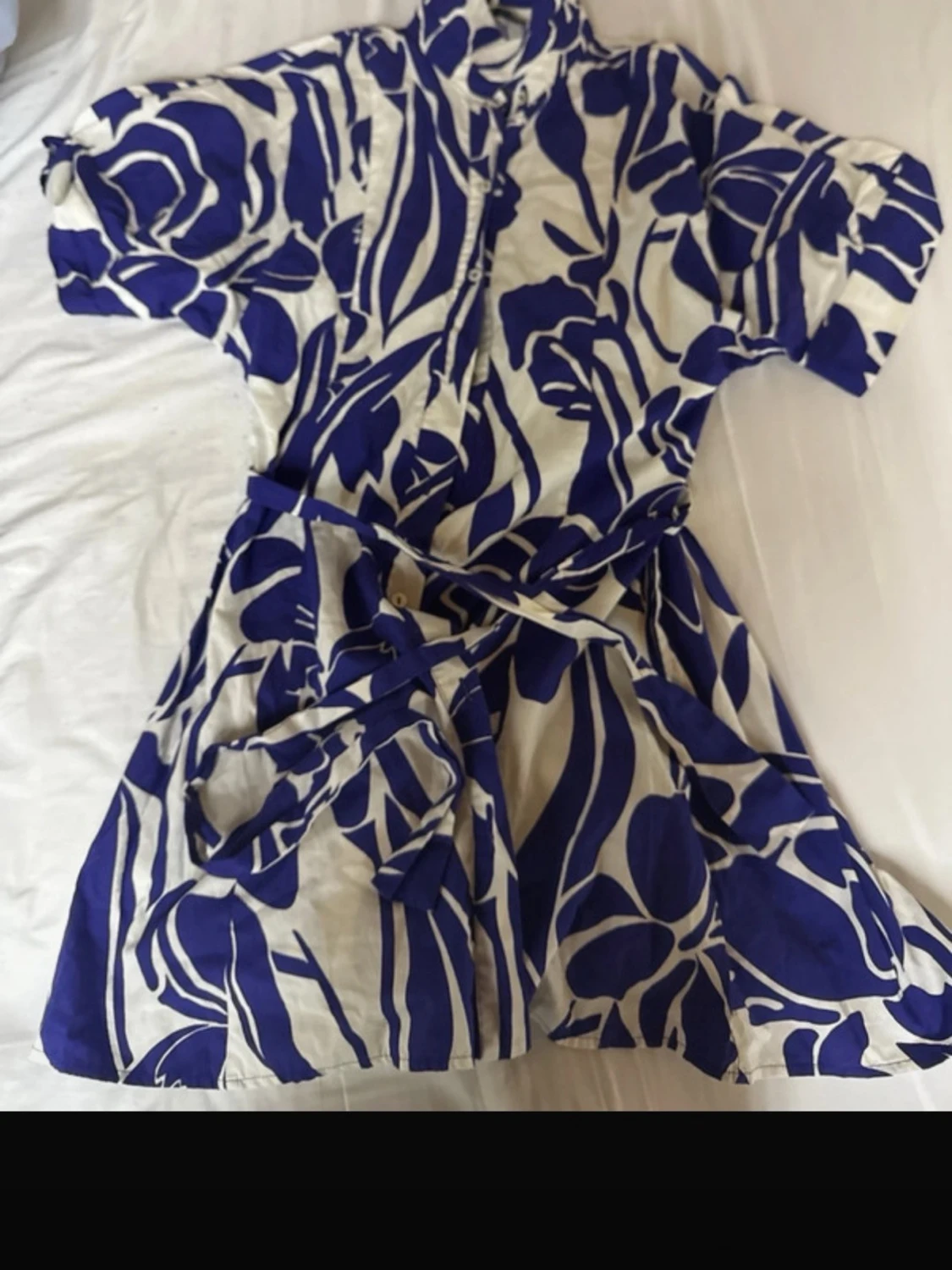 Blåvit kortklänning med knytband