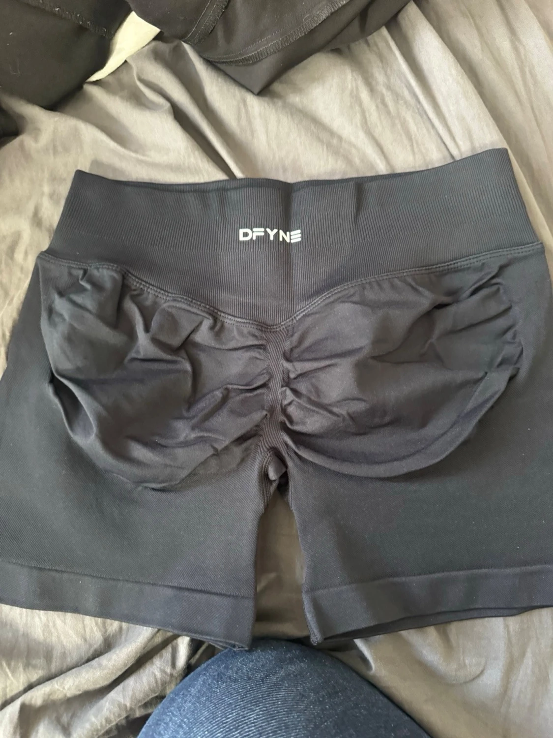 Svarta seamless shorts från DFYNE