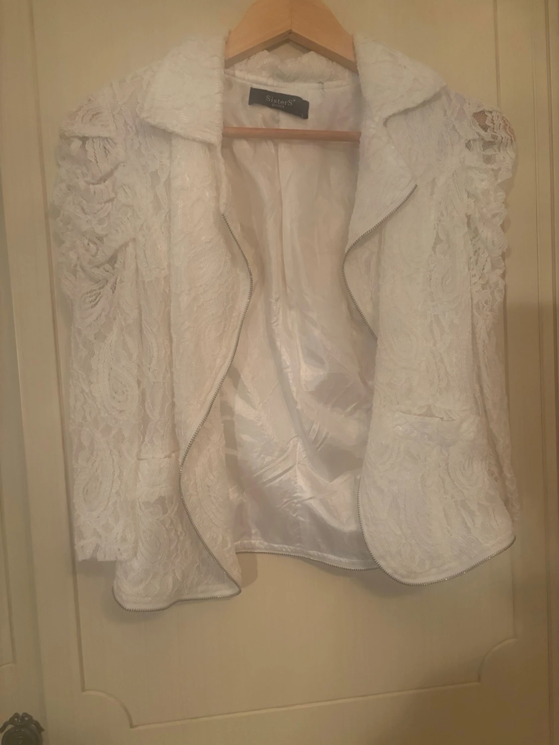 Vit spetsjacka från Sisters Point