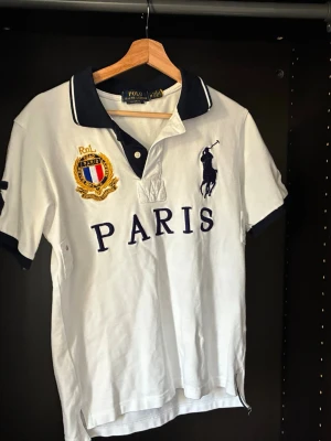Polo Ralph Lauren Piké - Säljer för att den har tyvärr blivit för liten😕Den är i storlek M men skulle säga att den är mer S