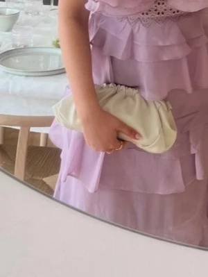 Vit clutch  - Perfekt inför balen, rymlig och i mycket bra skick 