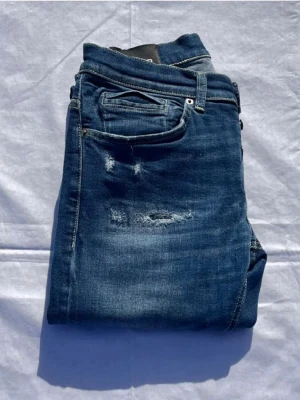 Dondup jeans - Sköna blåa dondup jeans i storlek 31. Pris går att diskutera vid snabb affär. Hör av er vid frågor eller för fler bilder!