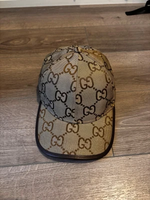 GG-keps - Säljer min GG keps då jag inte använder den sådär super mycket. Har använt den några få gånger och skicket är bra på den. Passar både tjejer och killar.