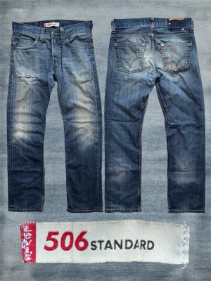 *STRAIGHT/BOOTCUT* LEVI’S 506 - Ett par extremt snygga Levi’s jeans med en trevlig wash! Lite slitningar här och var vilket jag diggar. Modellen kallas 506 och är rak med en gnutta bootcut! Storlek 30/32, hör av dig vid frågor! Mått: Midja - 41cm, Ytterbenslängd - 106cm, Benslut - 21cm 