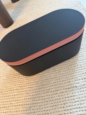 Dyson Airwrap med tillbehör - Säljer en Dyson Airwrap då den aldrig kommit till användning. Endast tagit av skyddsplasten