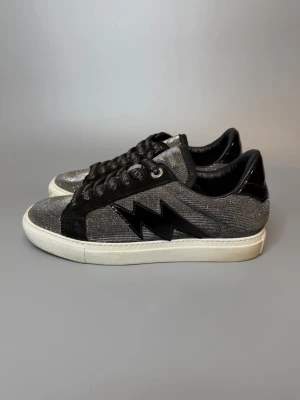 Zadig & Voltaire Skor - ‼️VI TAR EJ BYTEN‼️ Zadig & Voltaire sneakers | Skick: 9/10 | Storlek EU 36 | Tillkommer enbart skorna vid köp! | Fraktar inom 24H efter köp på köparens bekostnad 📦💨 | Hör av dig vid minsta fråga eller fundering 💭 