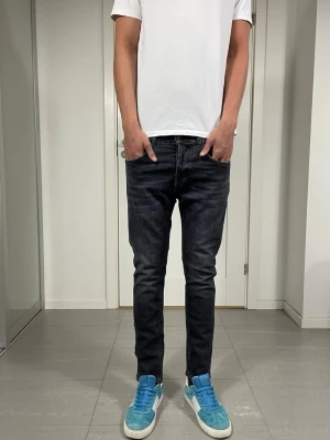Dondup Jeans - Säljer nu dessa Dondup Jeans, mått: 38 cm o 100 cm. skriv för fler bilder/frågor🙌🏼
