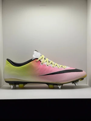 Nike Mercurial Vapor 10 - Nike Mercurial Vapor 10 SG ”Radiant Reveal”🌈  Size- 10 US/ 44 EU 🇪🇺   Condition- 8.5/10