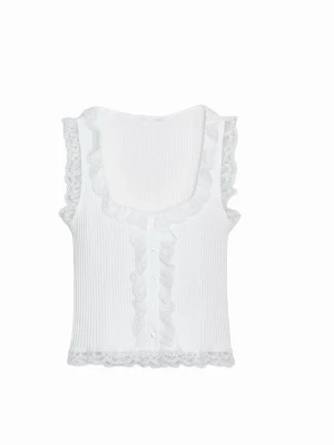 Vit ribbad spetslinnetopp - Supersöt vit ribbad linnetopp från Zara. Aldrig använd! NYPRIS: 259kr.                  Linnet har petsdetaljer längs kanterna och knappar framtill. Toppen är ärmlös och har en croppad passform med volangdetaljer.          (säljs inte längre i butik) Pris kan diskuteras!