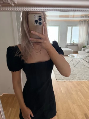 Klänning Zara - Använd men i fint skick 🌸