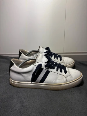 Vintage Sneakers - Tja, säljer ett par fina Vintage Sneakers. Storlek 44! Skick 8.5/10, mycket fint! Nypris ~1800, mitt pris 399. Fraktas samma dag. Hör av dig vid frågor o funderingar!