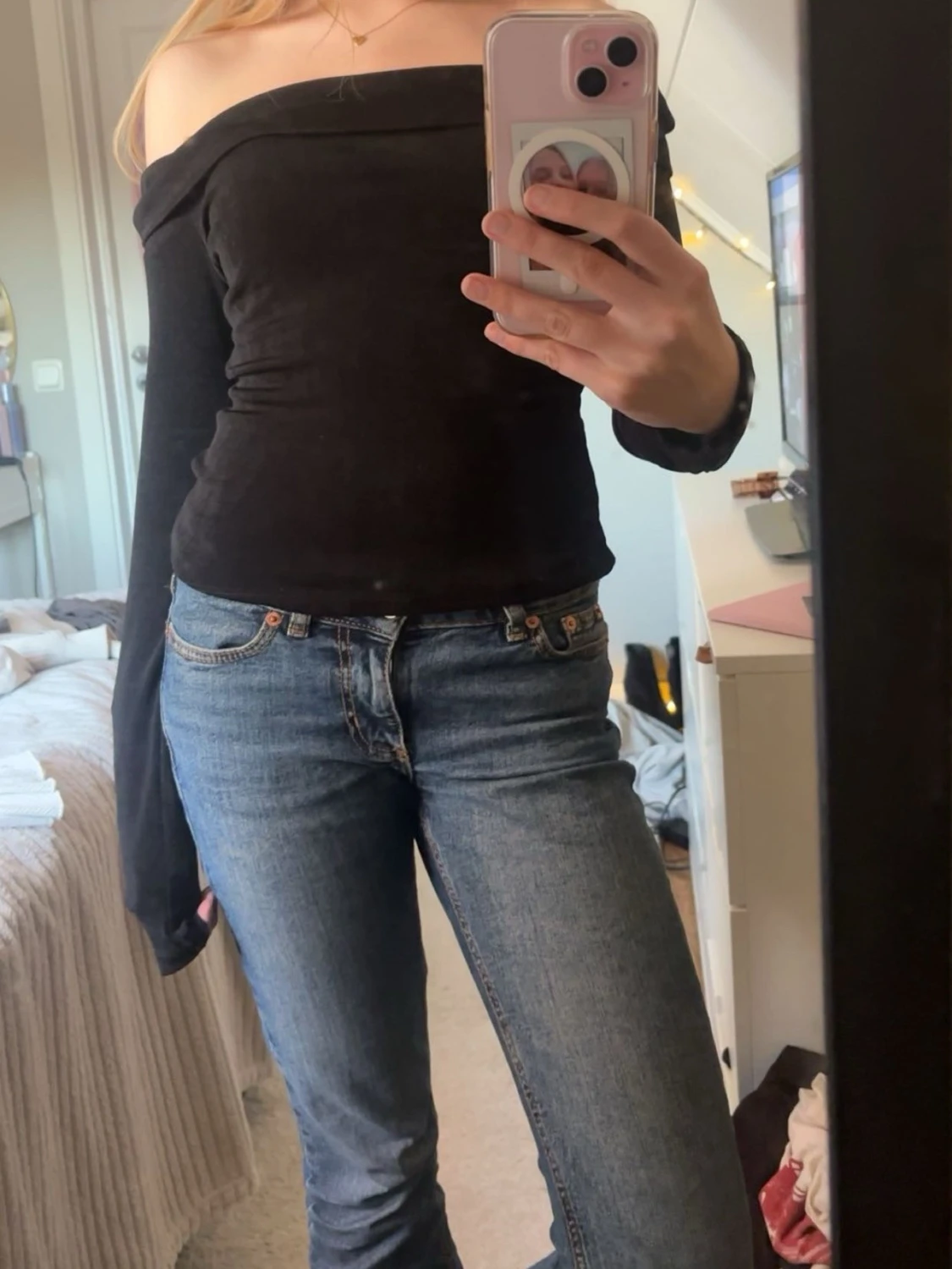 Svart offshoulder topp i sammet