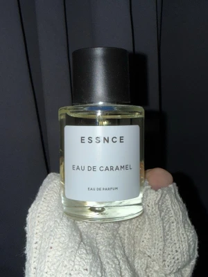 Gourmand Parfym - Eau de caramel från essnce, väldigt karamellig och söt. Nypris 360kr